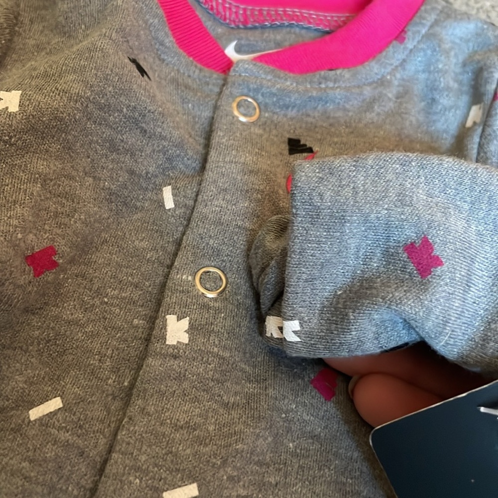 Nike baby girl one piece button up with hat and socks size 3months NWT - Picture 3 of 3